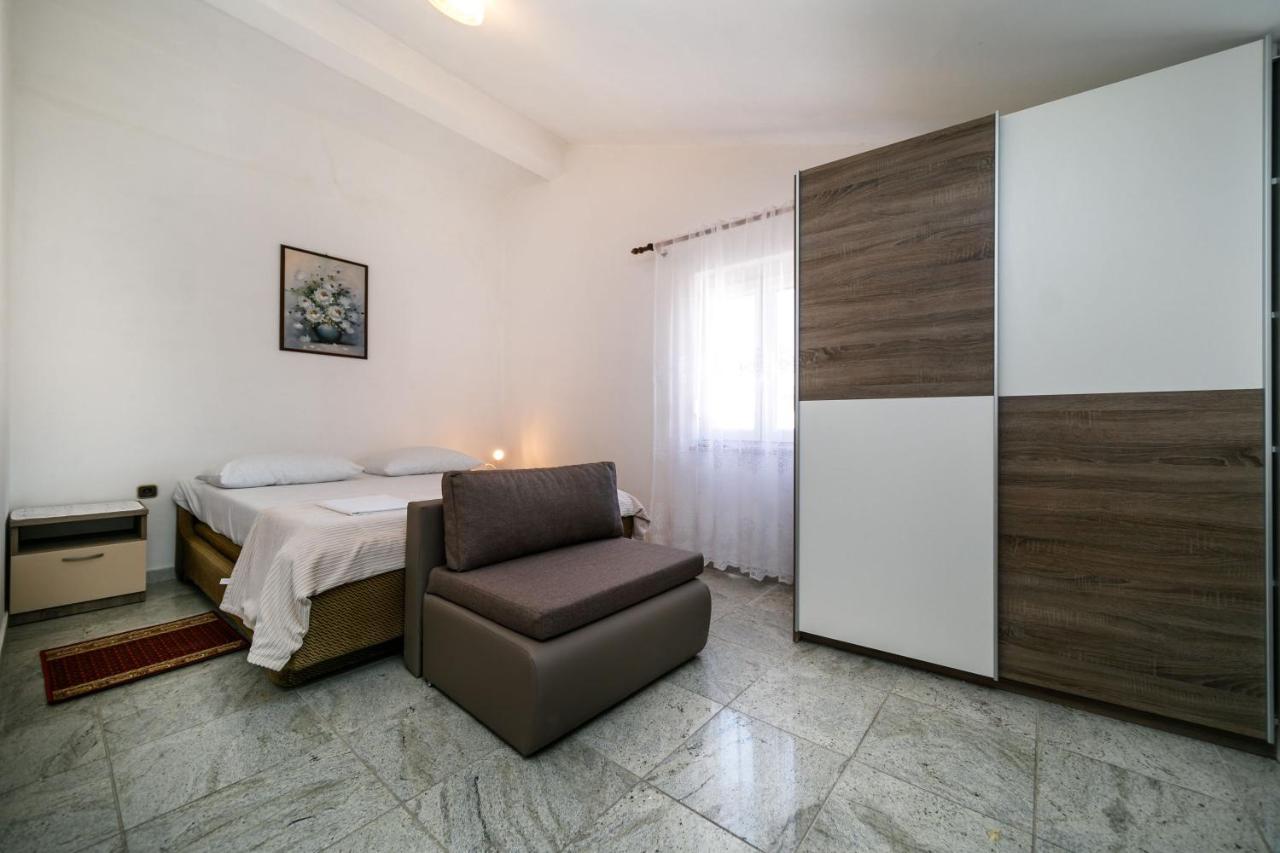 Marie I Nikola Apartment Кърк Екстериор снимка