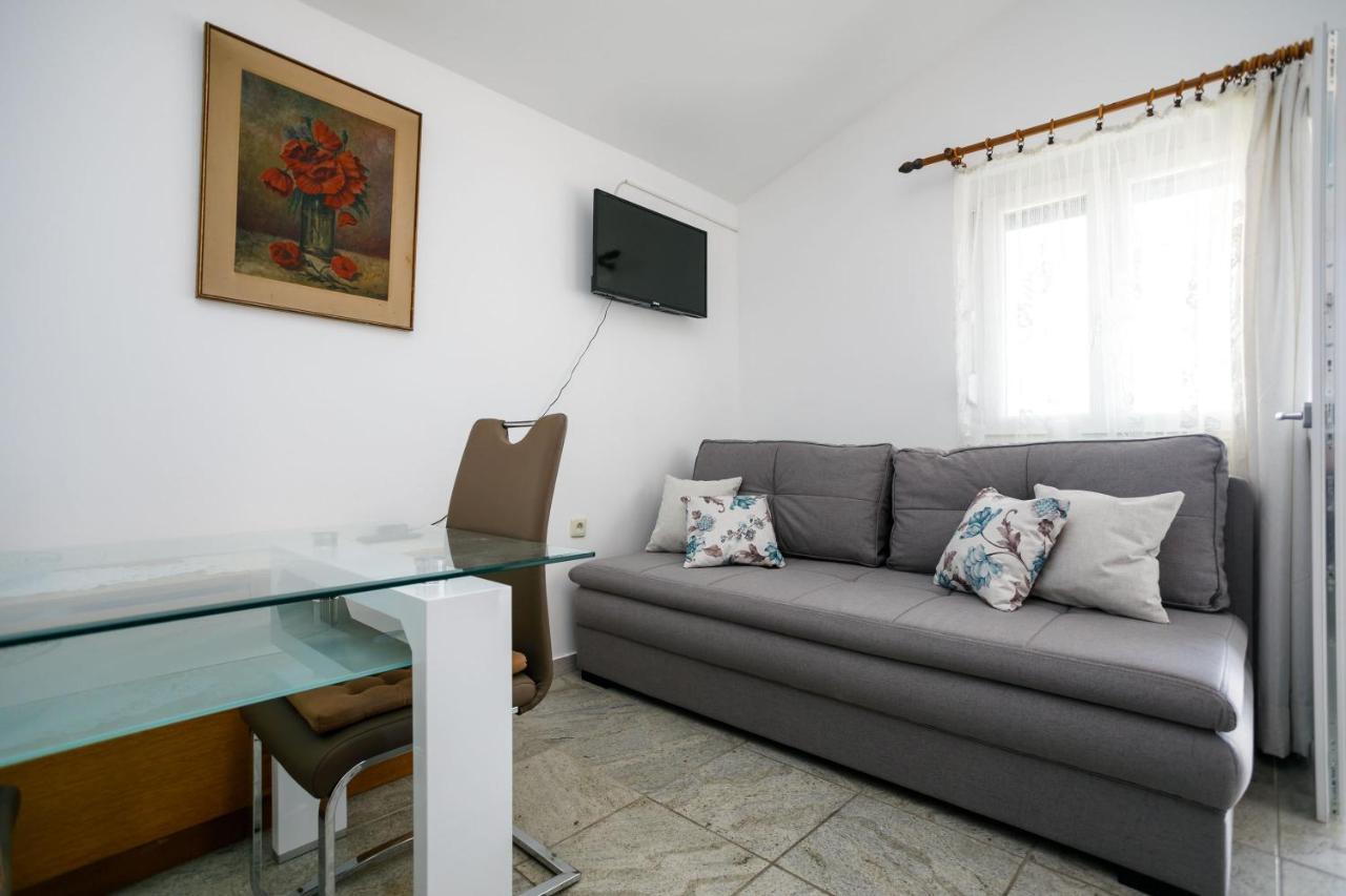 Marie I Nikola Apartment Кърк Екстериор снимка