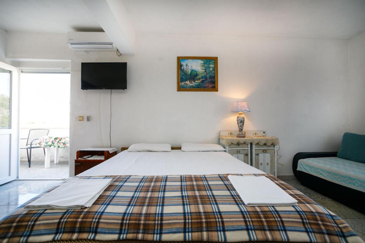 Marie I Nikola Apartment Кърк Екстериор снимка