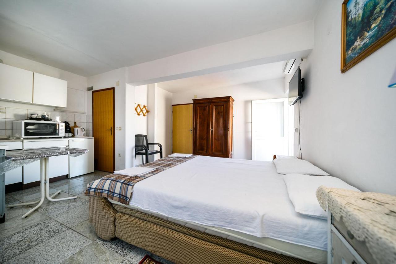 Marie I Nikola Apartment Кърк Екстериор снимка