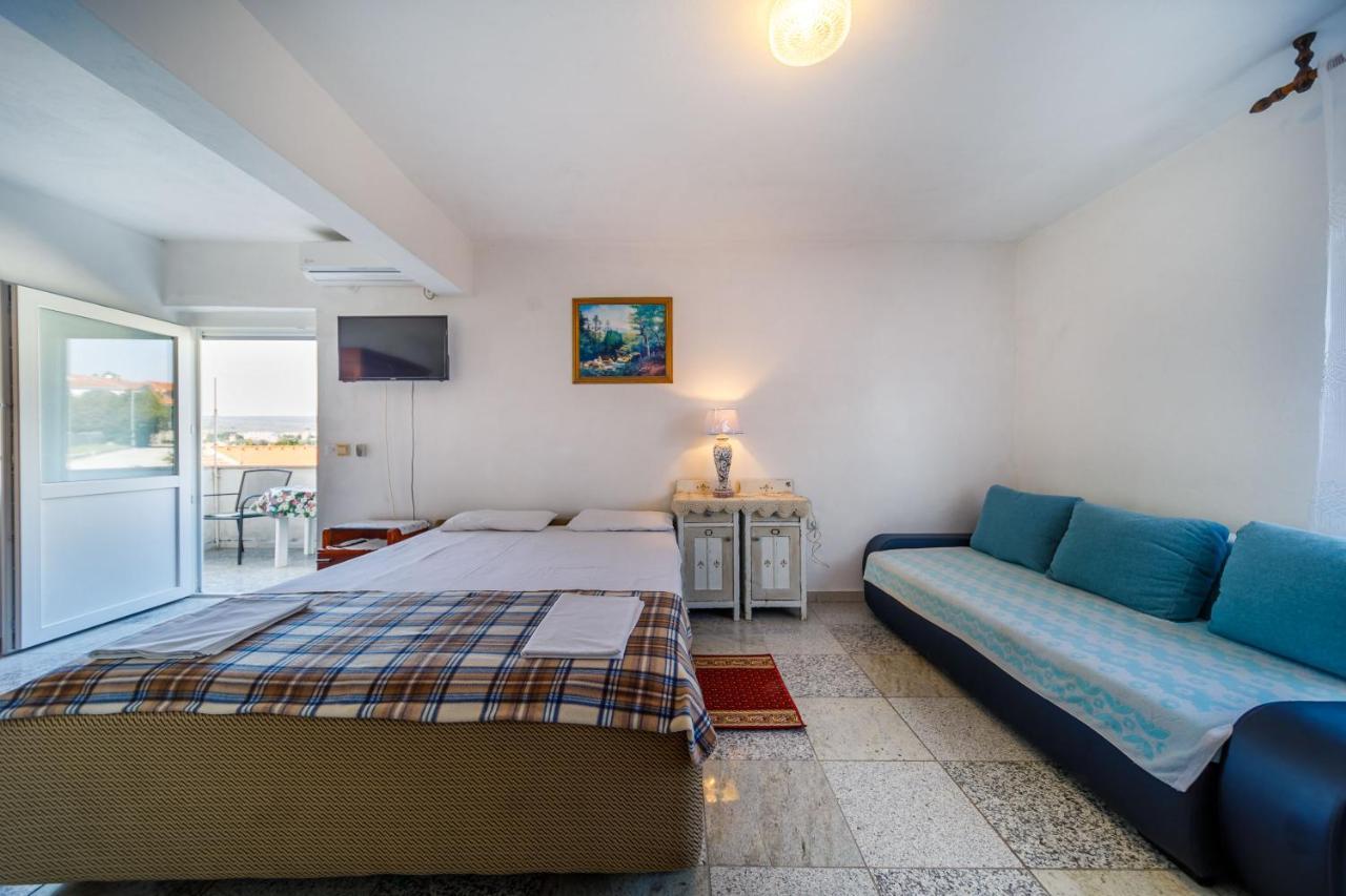 Marie I Nikola Apartment Кърк Екстериор снимка
