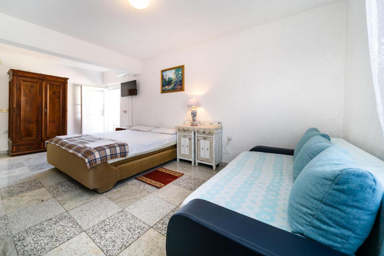 Marie I Nikola Apartment Кърк Екстериор снимка