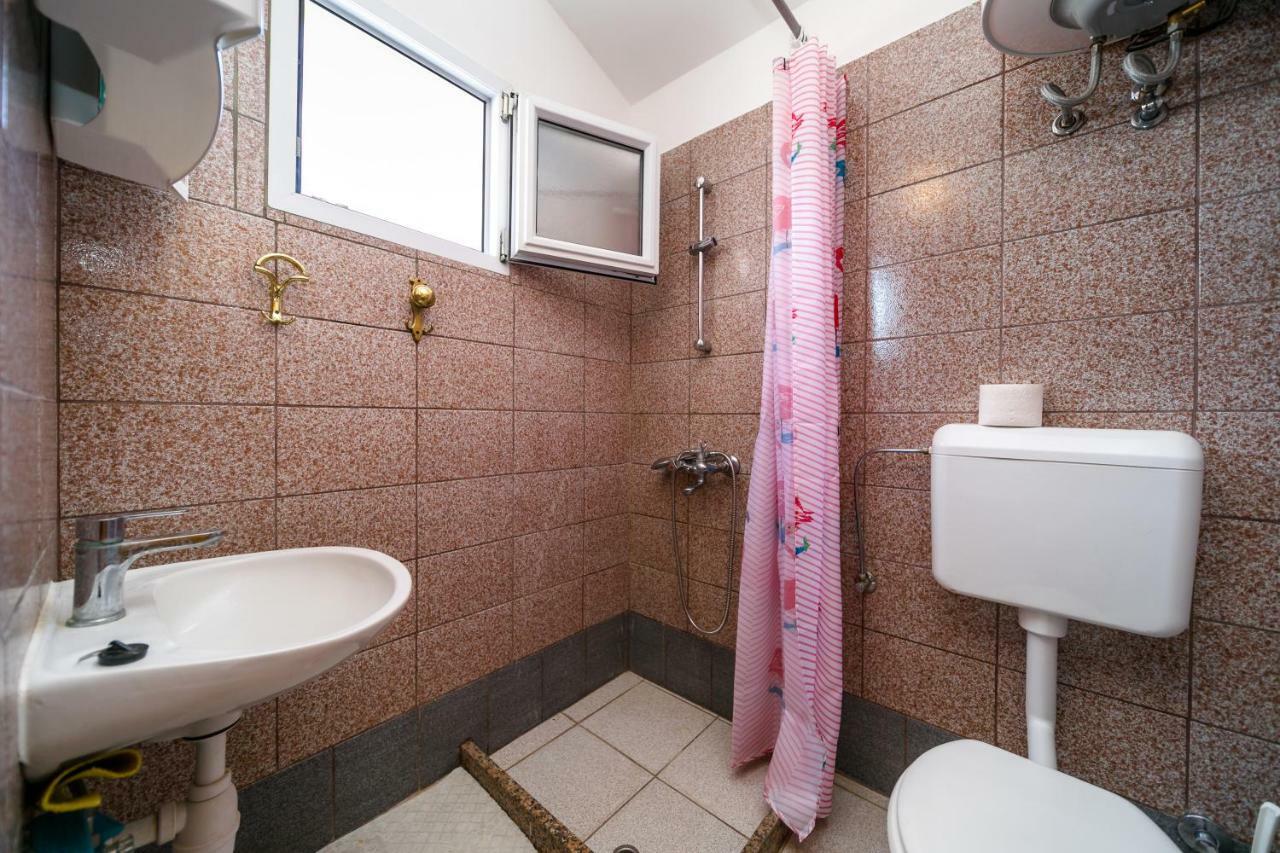 Marie I Nikola Apartment Кърк Екстериор снимка