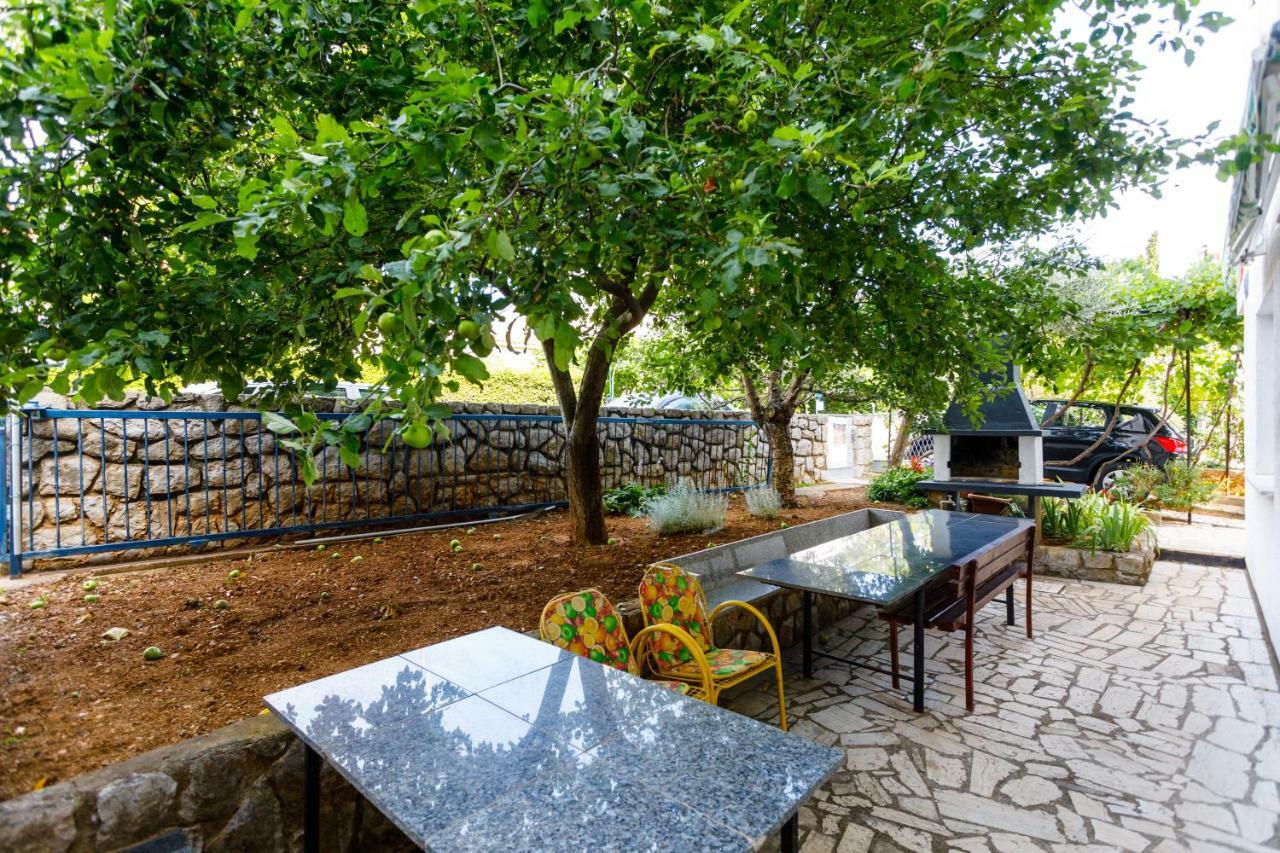 Marie I Nikola Apartment Кърк Екстериор снимка
